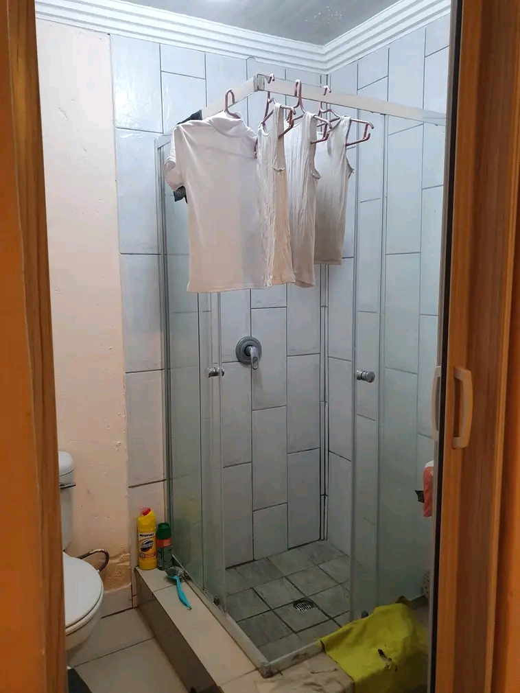 Cottage available for rental un ext 10.
rent  in Cosmo City