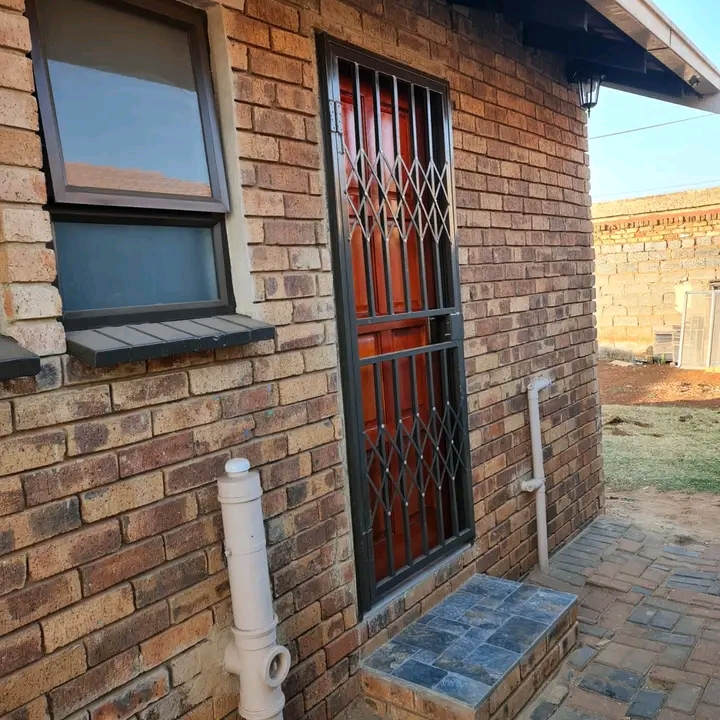 New built 1 bedroom cottage, available immedi  in Vosloorus