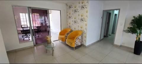 This freestanding house is fully fitted and f  in Randpark Ridge