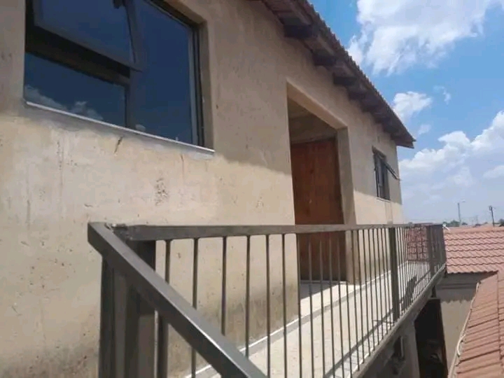 Newly built bachelor units available immediat  in Vosloorus