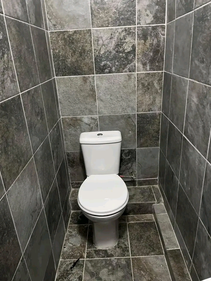Room available to rent for r2000 excluding de  in Braamfischer