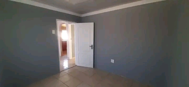 Zone 2 
fitted kitchen 
lounge 
full bathr  in Pimville