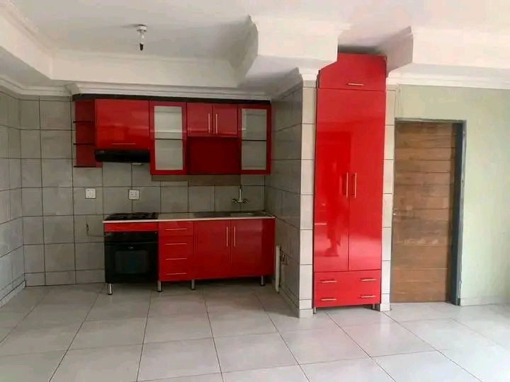 Open plan bachelor available at hospital view  in Tembisa