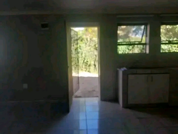 2 bedroom cottage to let in highland road joh  in Kensington