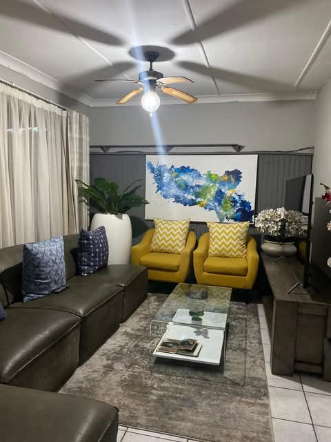 1 bedroom cottage with big lounge ,kitchenett  in Kempton Park