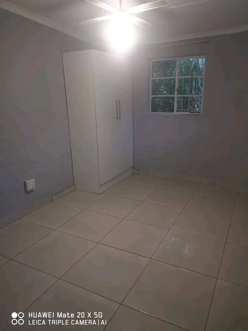 Room available 
rent is r2950, deposit is r1  in Randpark Ridge
