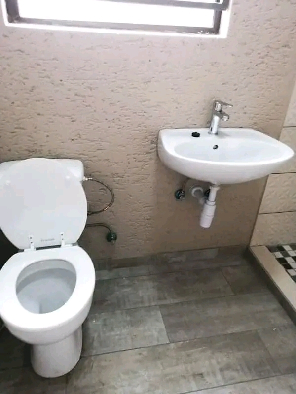 1 spacious bedroom
1 bathroom (en suite) 
f  in Dobsonville