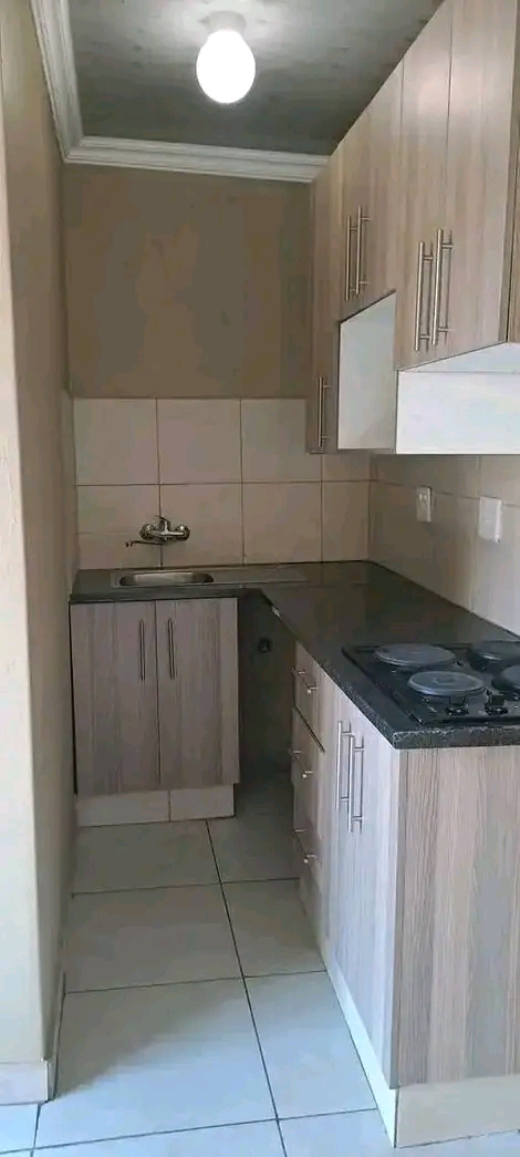 Bachelor available in ext 27
parking availab  in Clayville