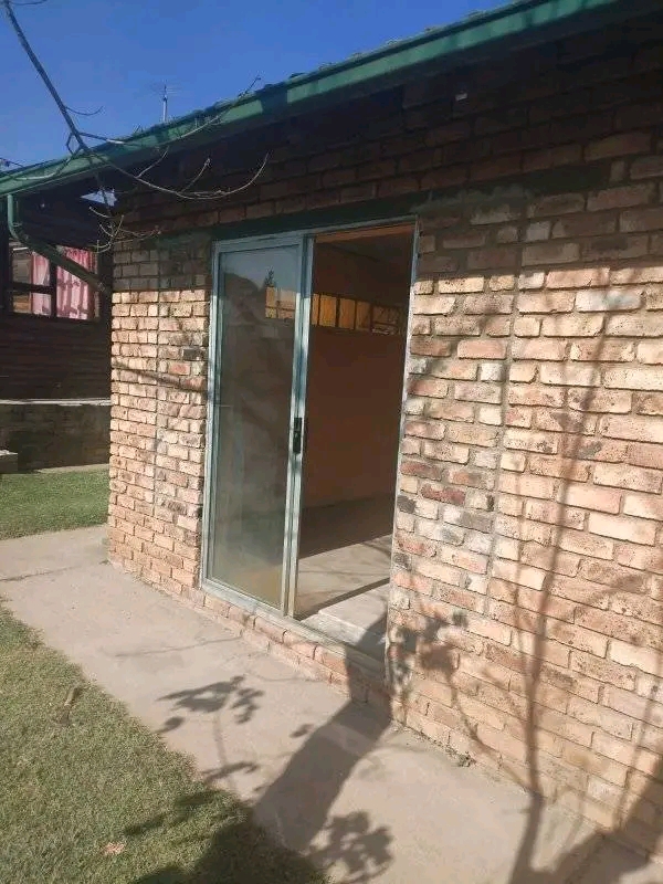 1 bedroom cottage with fitted kitchen, fitted  in Birch Acres