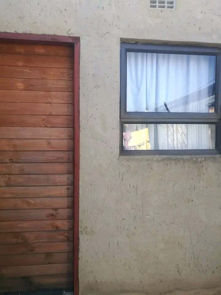 Big ensuite available immediately not far fro  in Dube