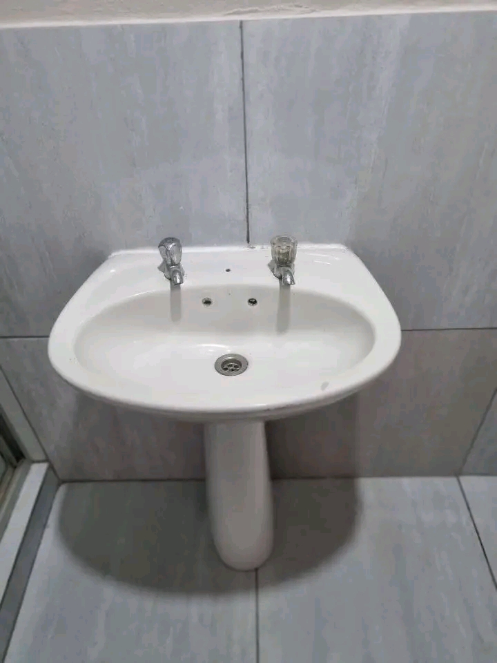 Bachelor available at ext 2 ematsheni.

✅  in Ivory Park