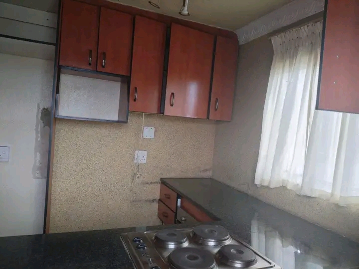 3 bedroom house  with the fitted kitchenette,  in Kempton Park