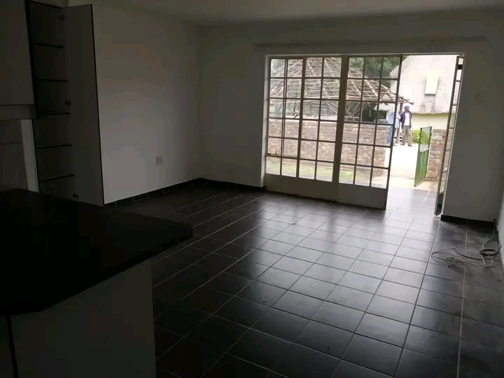2 bedroom 1 bathroom open plan kitchen lounge  in Midrand