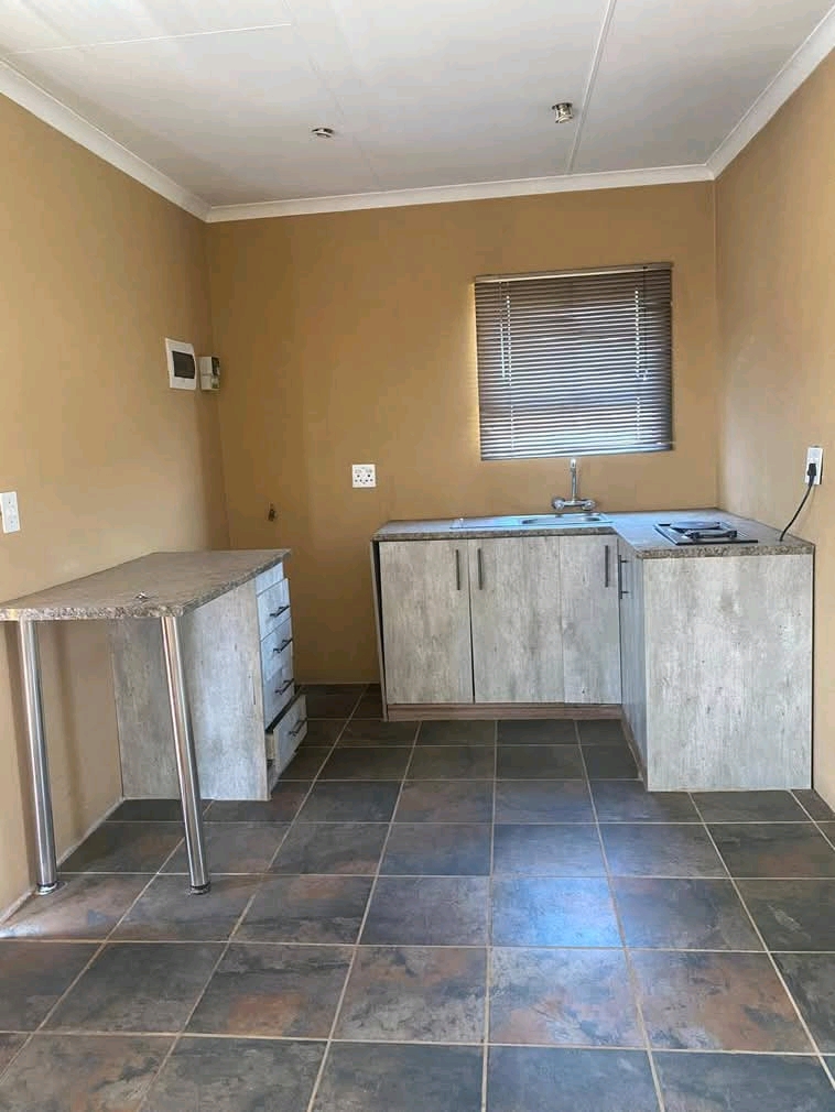 🏡 bachelor available immediately – ext 3  in Clayville