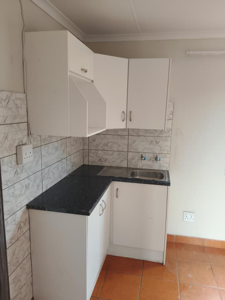 Spacious and beautiful 1 bedroom and 1 bath c  in Roodekop
