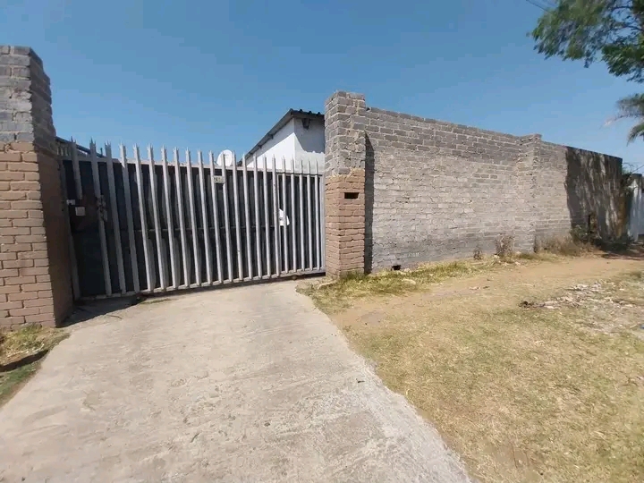 Neat and spacious bachelor cottage available   in Turffontein