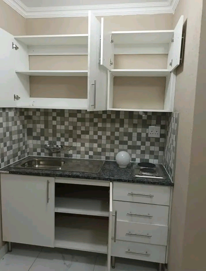 A barchelor room is available at ext 37 tasse  in Olievenhoutbosch
