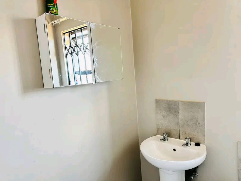 3 bedroom house available in ext 45 north 
n  in Clayville