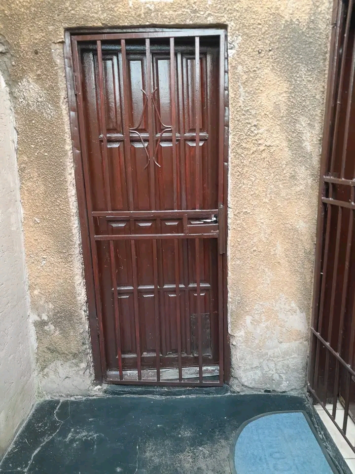 2 room available it s 1.8 for more informatio  in Ivory Park