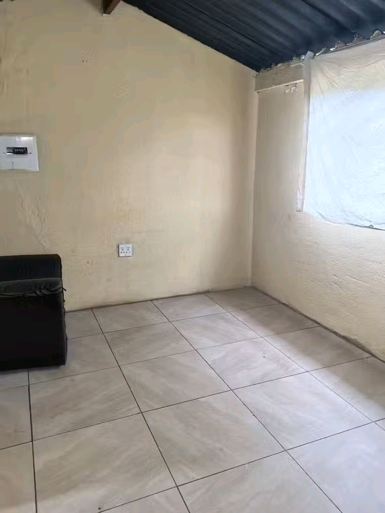 4 room available for rental zone 13 r2200 mon  in Sebokeng