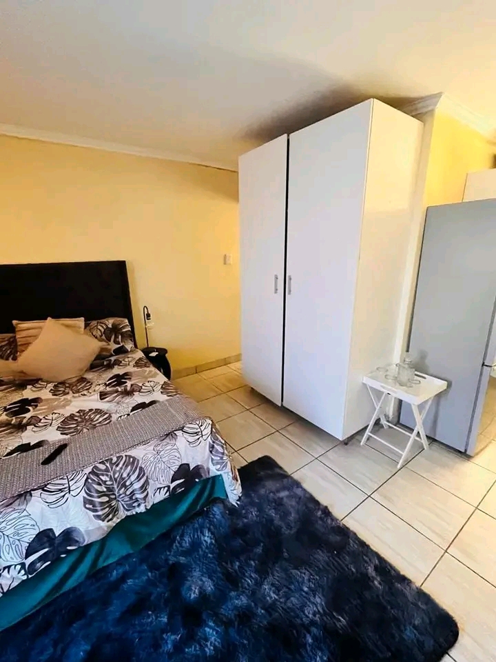 2x bachelor room available from the 1st of de  in Olievenhoutbosch