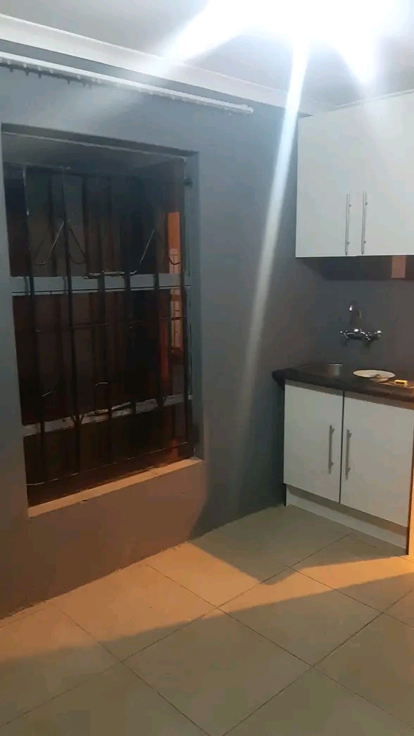 Bachelor available next to zuma s car wash
p  in Ebony Park