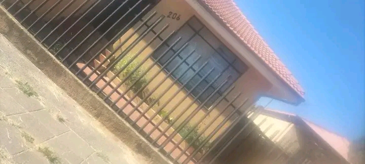 Hi family ,  3 bedroom house to rent , all be  in Turffontein