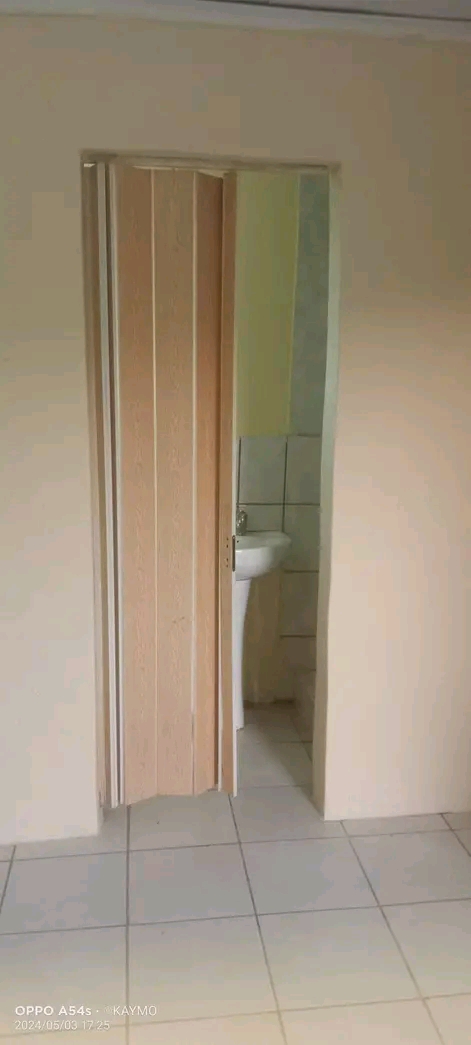 Room to rent again available for r1400 it got  in Braamfischer