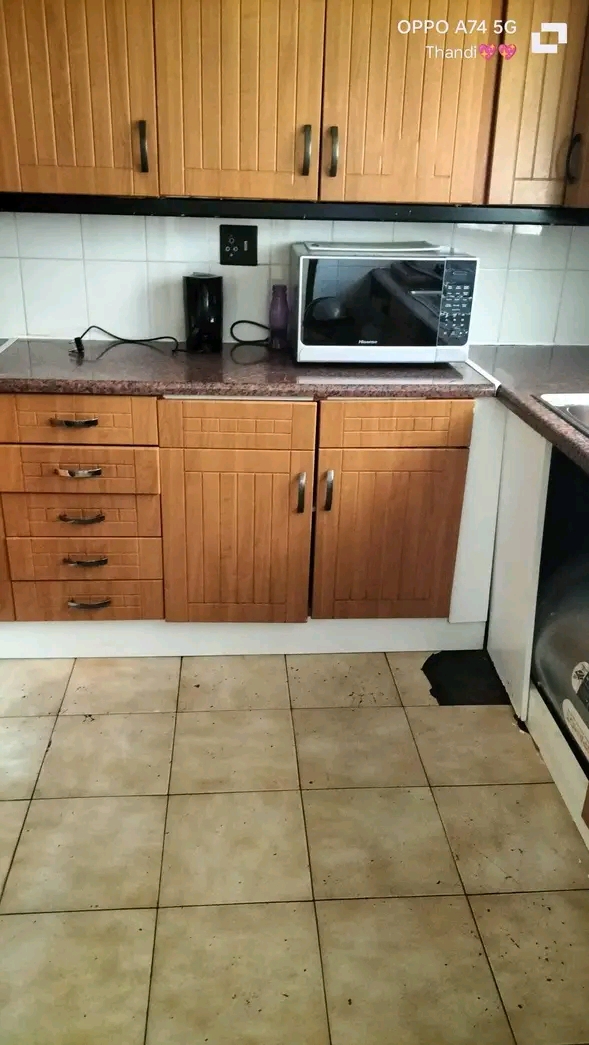 I have a bedroom in a flat..next to kfc main   in Rosettenville