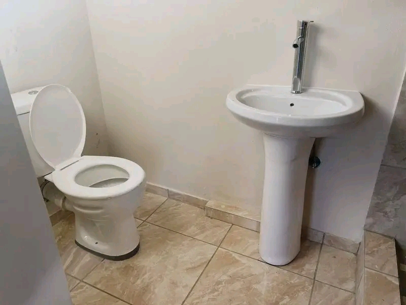 A big open plan bachelor to rent with small b  in Esther Park