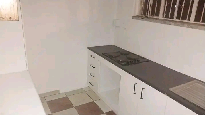 This gorgeous and beautiful cottage is locate  in Kempton Park