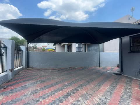 Bachelor room to let for r2600 per month excl  in Olievenhoutbosch