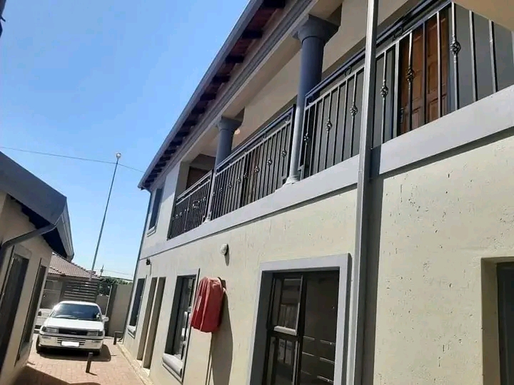 Neat open room accommodation in close   proxi  in Vosloorus