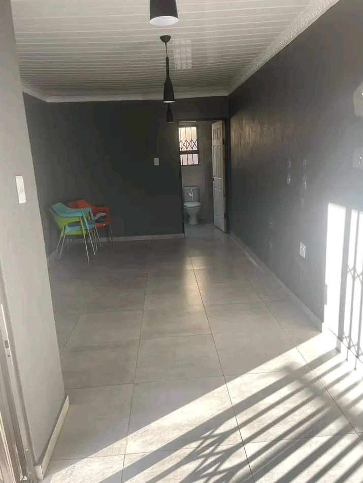 Ensuit ext 12 r2200 available immediately  in Soweto