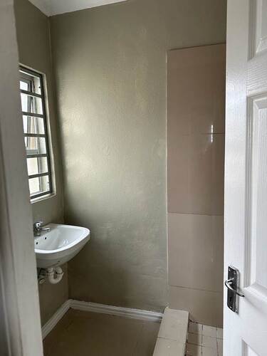  2-bed-apartment-in-grassy-park 

whatsapp   in Cape Town