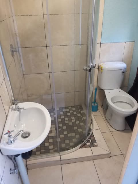 Garage to rent in meadowlands zone 5 wifi inc  in Meadowlands