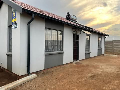 Newly built rental available 
r5000 + r5000   in Sky City
