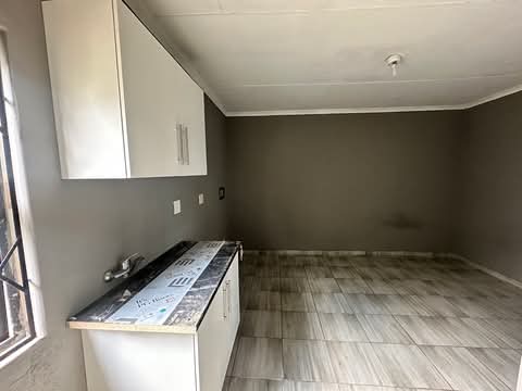 🏠 en-suite to rent
📍 ext 27, soweto
�  in Protea Glen