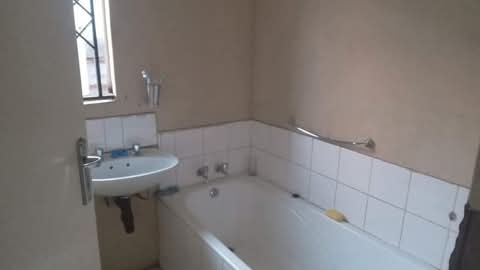 3 bedroom house available to rent (immediatel  in Windmill Park
