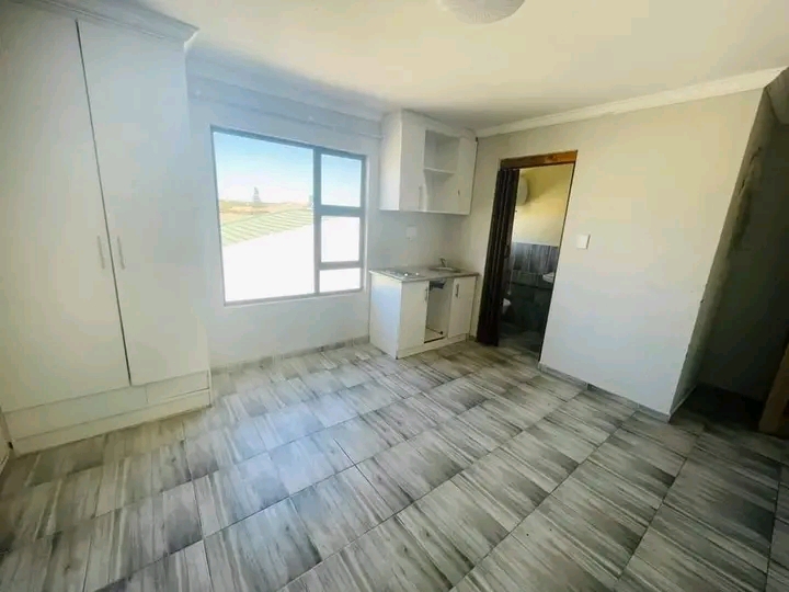A very neat bachelors  comes with  a fitted k  in Birch Acres