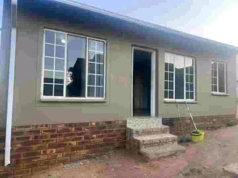 1 bedroom available to rent basothong next to  in Vosloorus