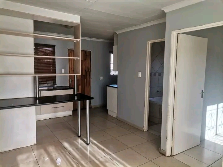 House for rental 
phumula garden
rental r55  in Vosloorus