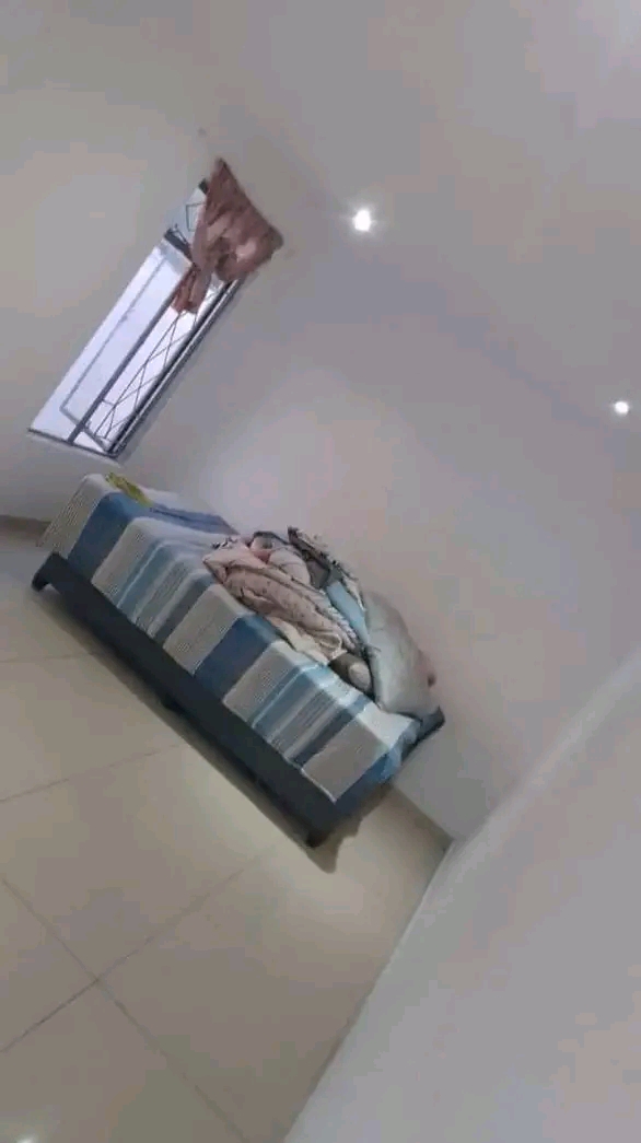 Room available to rent in tembisa rent is r18  in Esselen Park