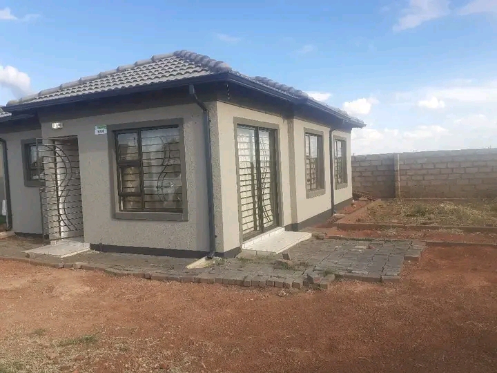 3 bedroom 2 bath stand-alone house for rent i  in Protea Glen
