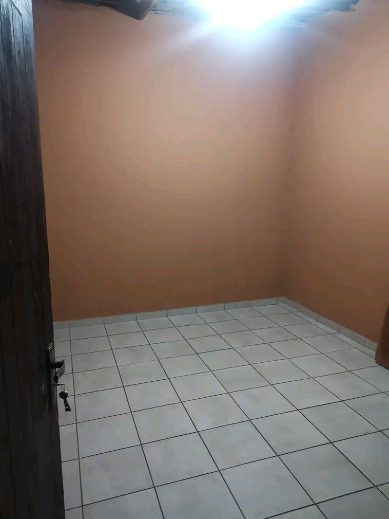Room available for rent – mailula
r800 per  in Vosloorus