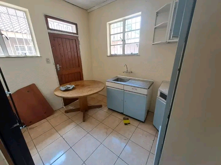 Cottage to rent hunter street
• bedroom
�  in Yeoville