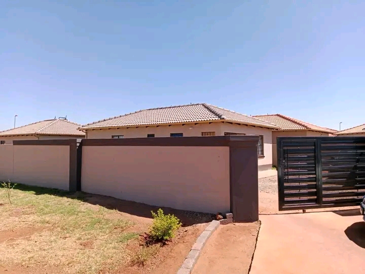 House available to rent📍
available immedi  in Dawn City
