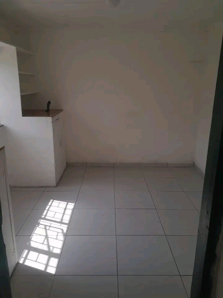 1 bed room cottage for rent in 3300 deposit 1  in Turffontein