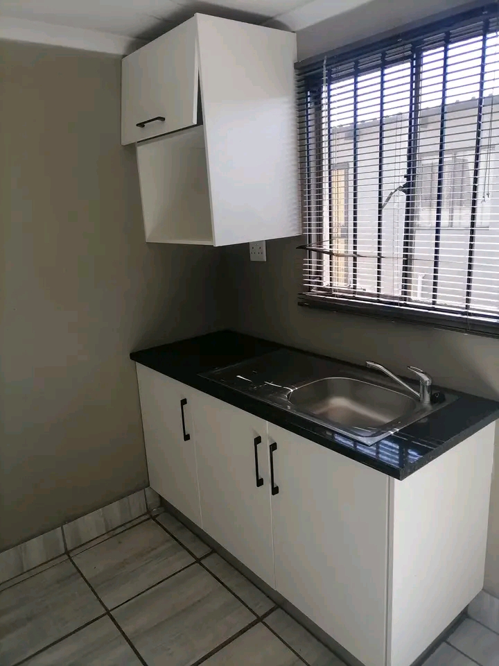 Bachelor available to rent at phumula 📍nea  in Vosloorus