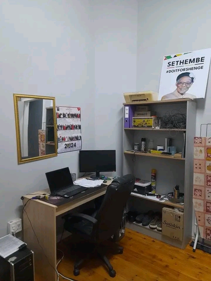 Medium sized (12sqm) furnished room in upmark  in Johannesburg